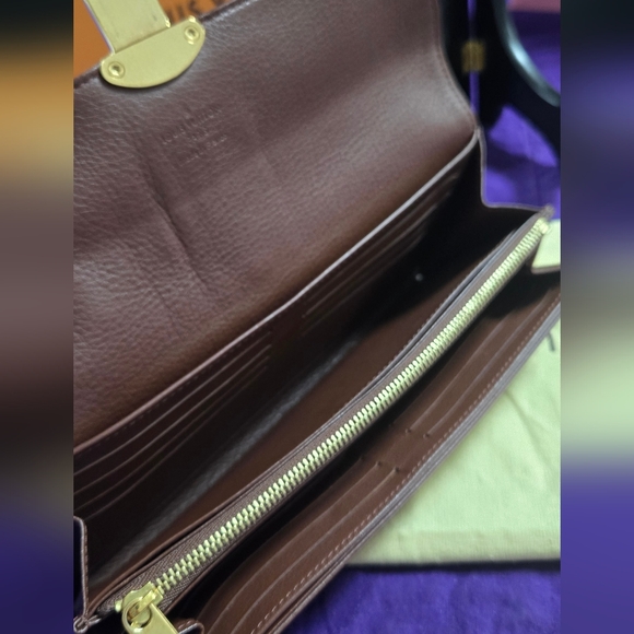 Louis Vuitton Mahina Leather Amelia Long Wallet - Picture 12 of 16